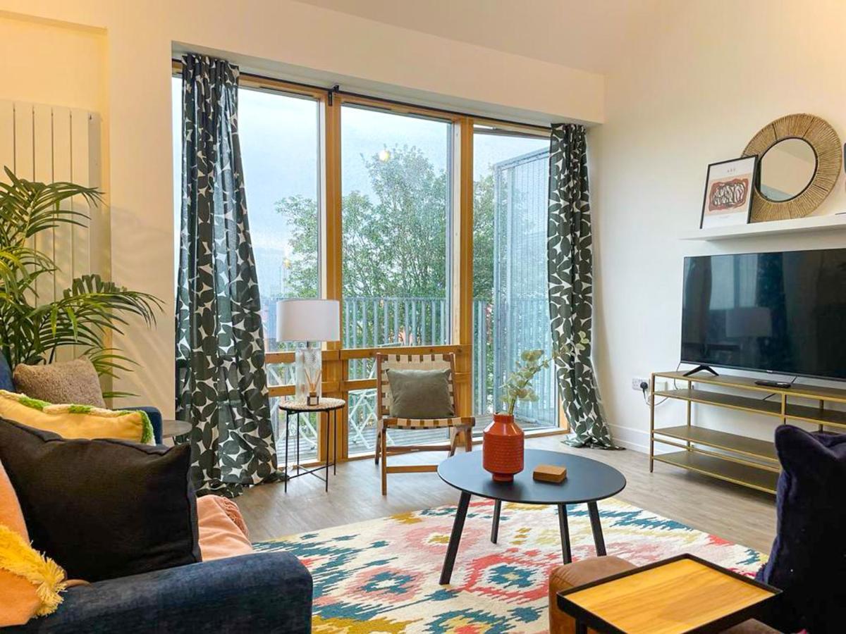 Coventry Large 4-Bed Townhouse By Empower Homes 外观 照片