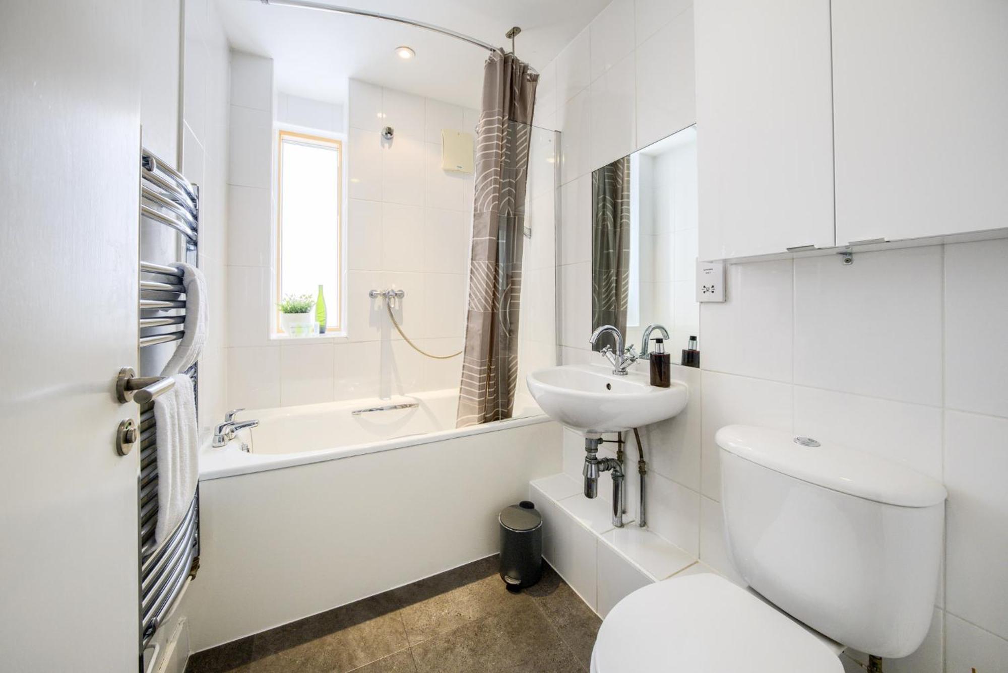 Coventry Large 4-Bed Townhouse By Empower Homes 外观 照片
