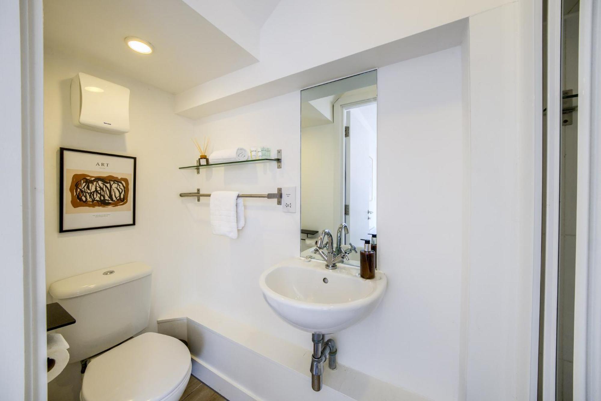 Coventry Large 4-Bed Townhouse By Empower Homes 外观 照片