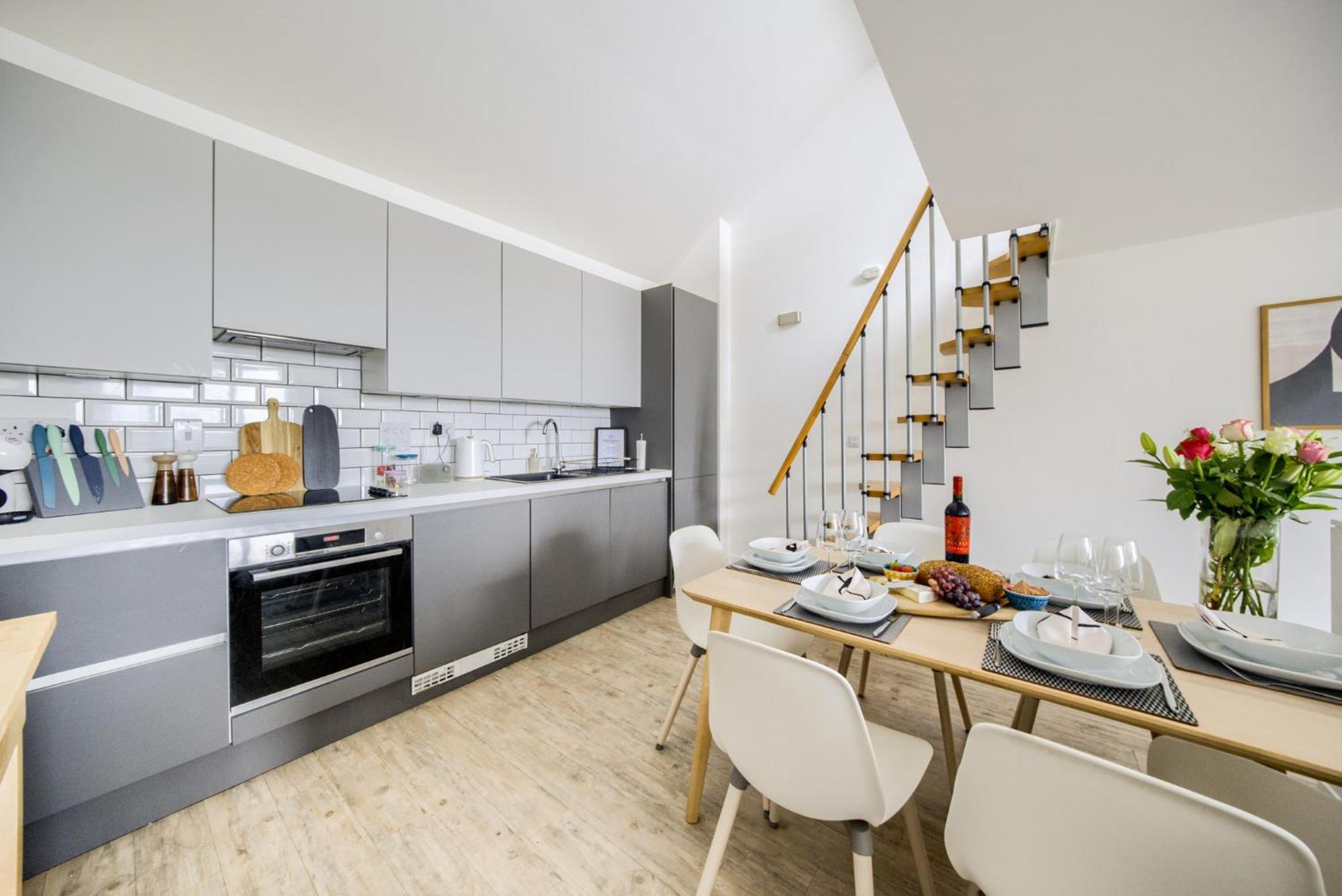 Coventry Large 4-Bed Townhouse By Empower Homes 外观 照片