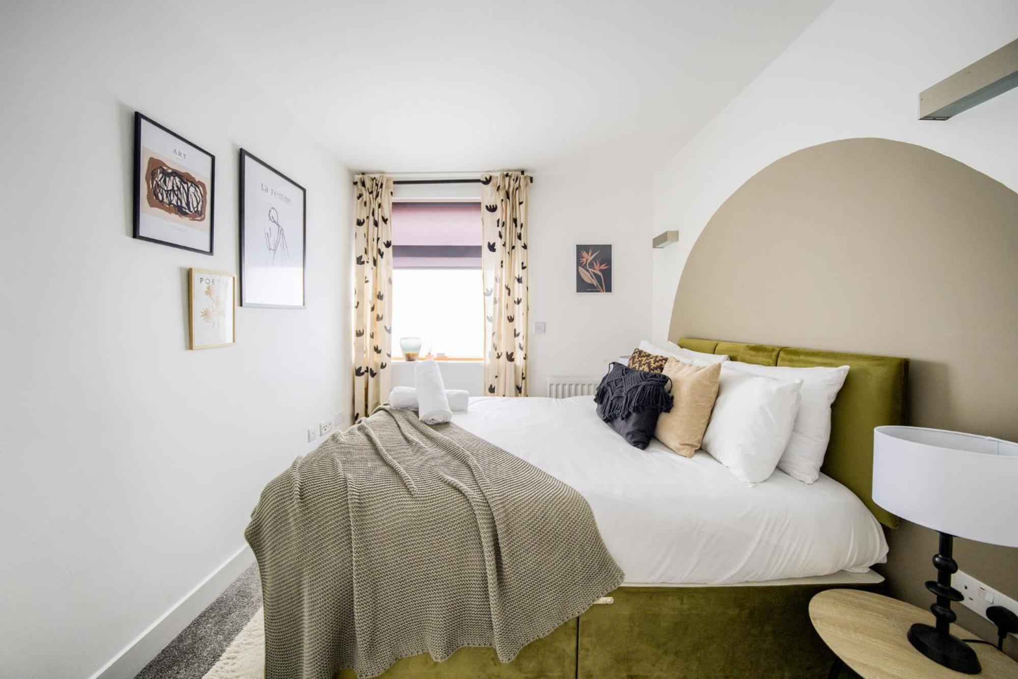 Coventry Large 4-Bed Townhouse By Empower Homes 外观 照片