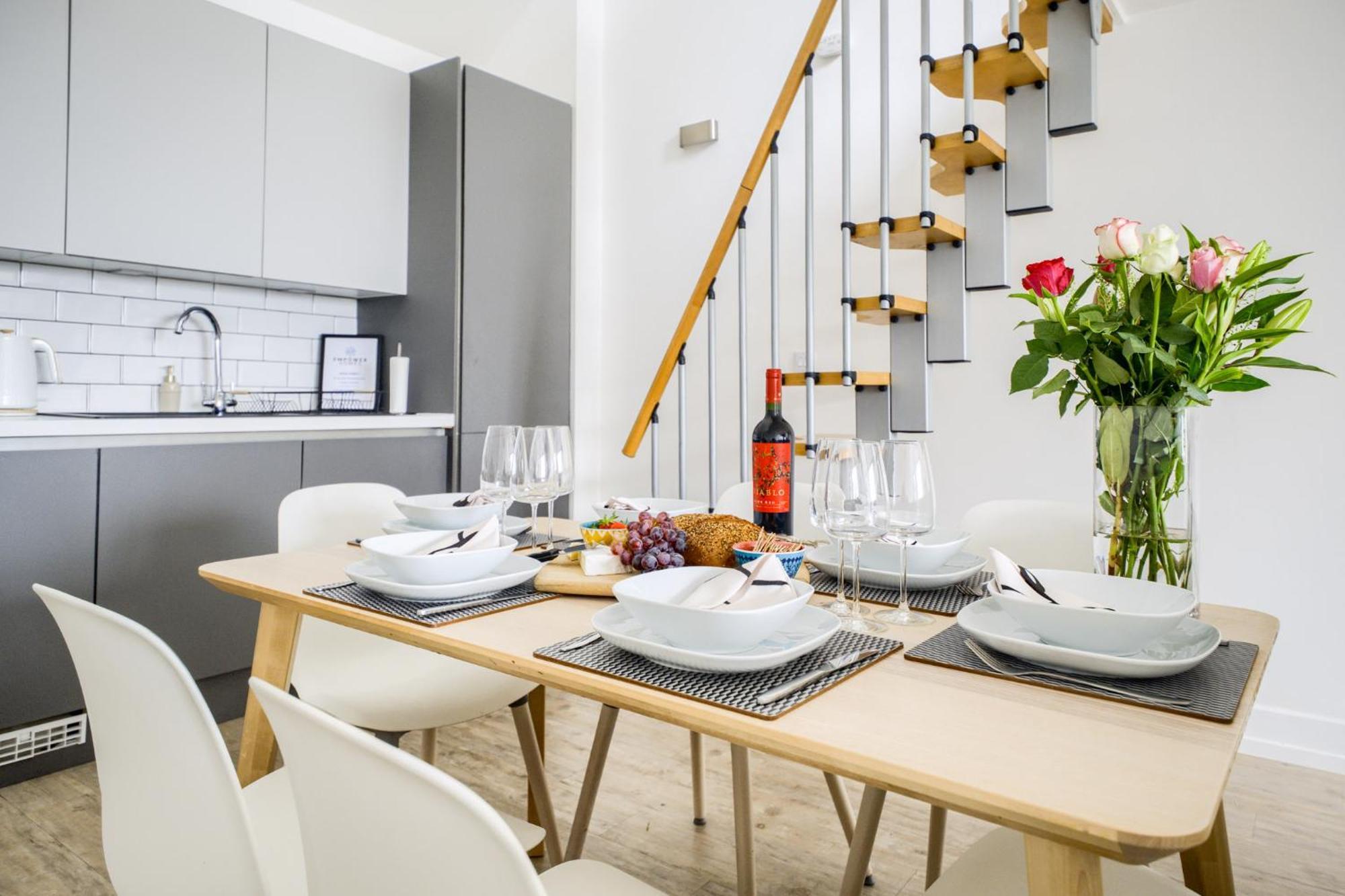 Coventry Large 4-Bed Townhouse By Empower Homes 外观 照片