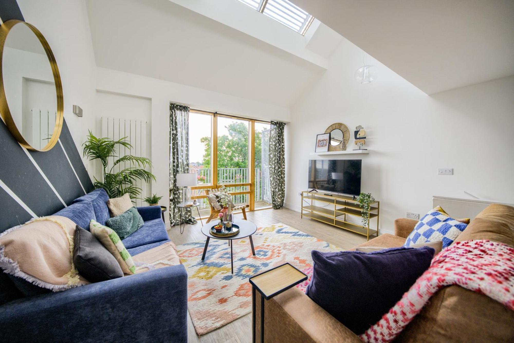 Coventry Large 4-Bed Townhouse By Empower Homes 外观 照片