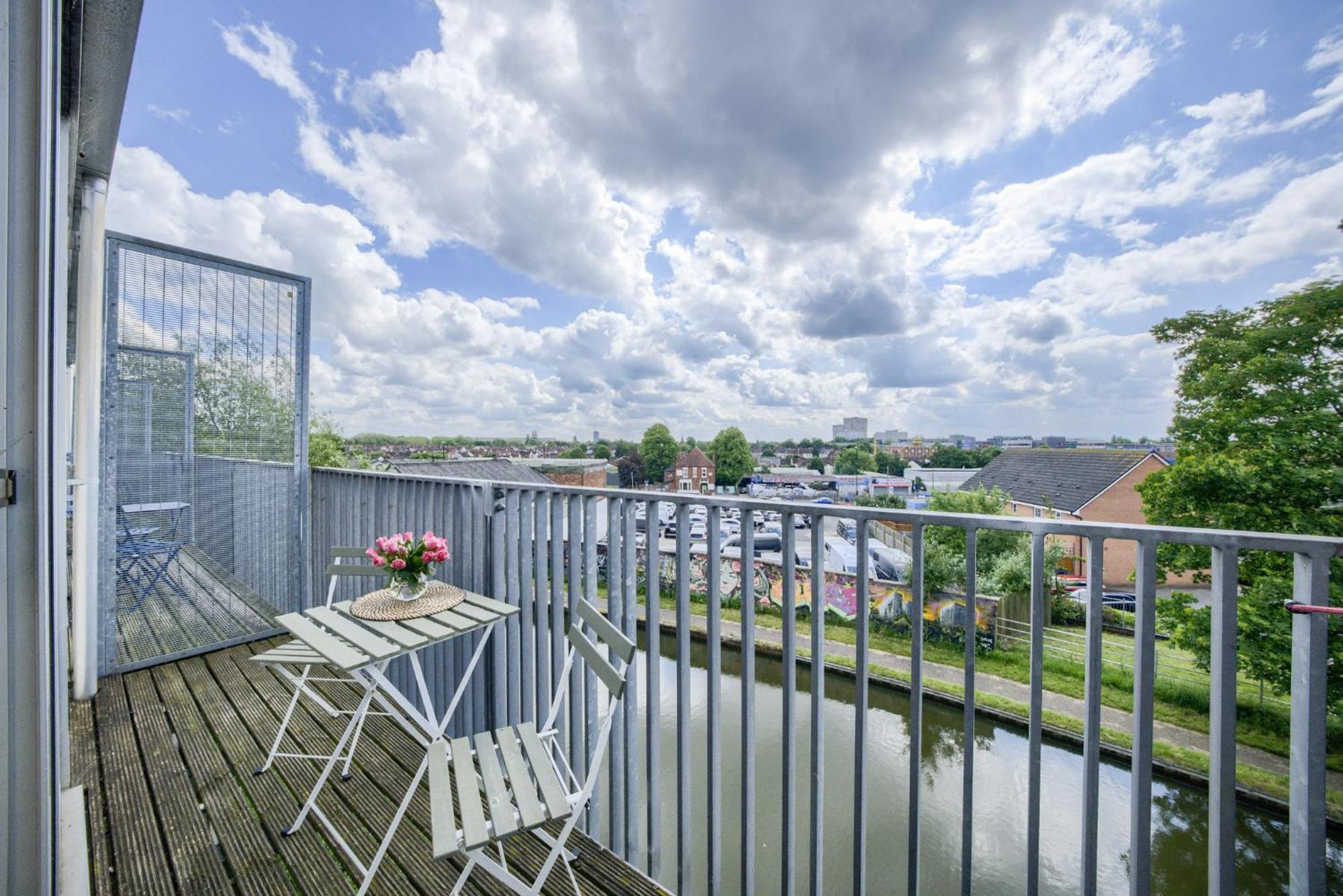 Coventry Large 4-Bed Townhouse By Empower Homes 外观 照片