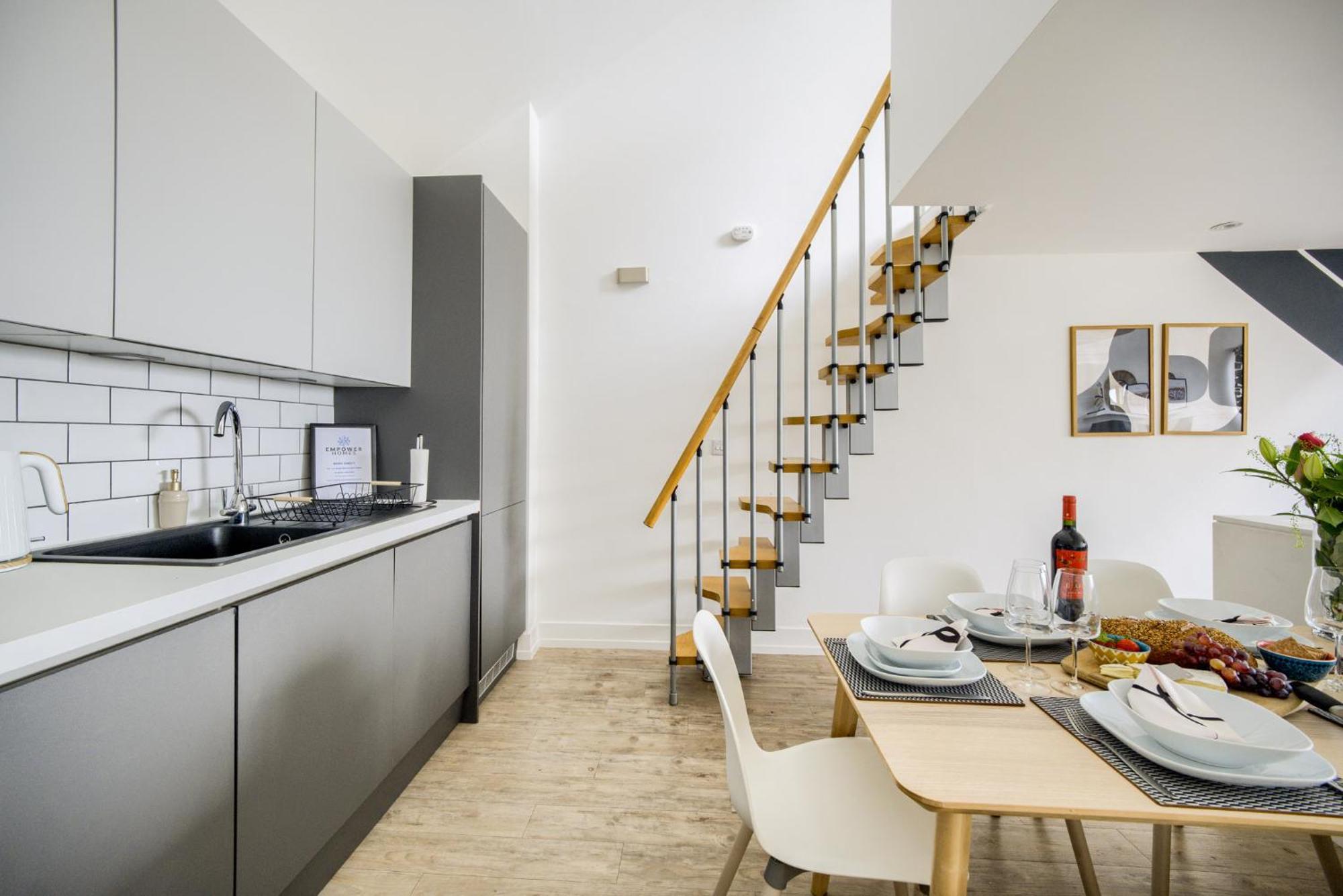 Coventry Large 4-Bed Townhouse By Empower Homes 外观 照片