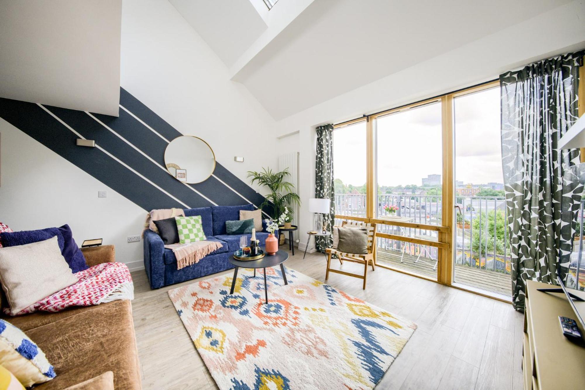 Coventry Large 4-Bed Townhouse By Empower Homes 外观 照片