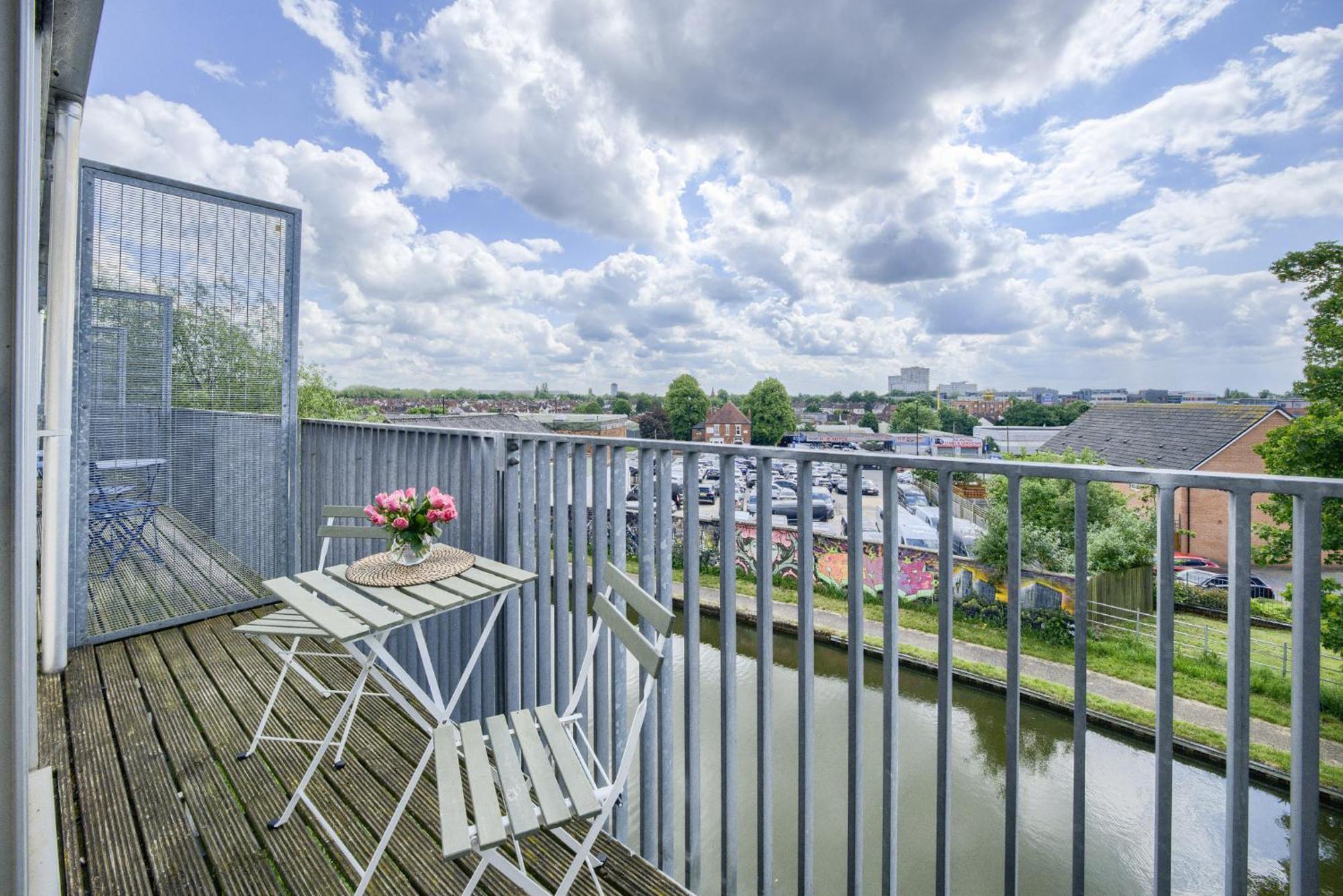 Coventry Large 4-Bed Townhouse By Empower Homes 外观 照片